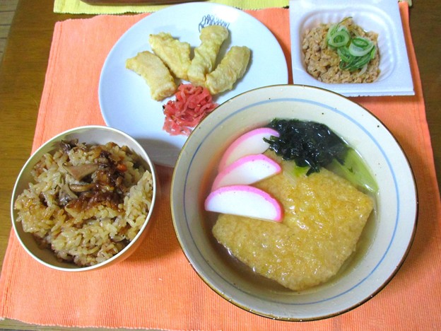 舞茸ごはんときつねうどん