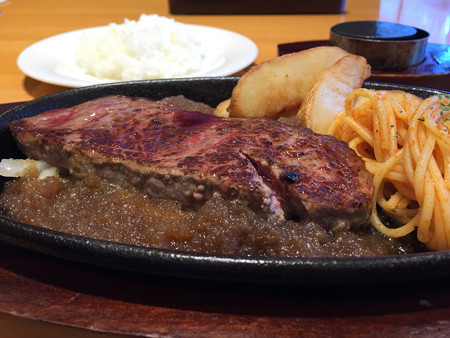 『ステーキ宮』の「宮ロースランチ」01