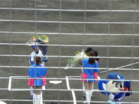 118 川相さんには、みなみちゃんが渡してました