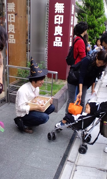 しもきたキッズハロウィン開催中 下北沢北口 無印良品さんも ご協 写真共有サイト フォト蔵