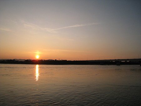P00信濃川の夕日