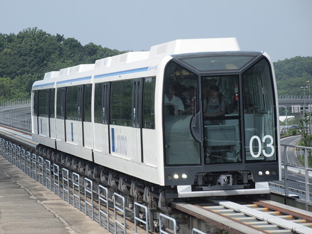 リニモ100形 公園東駅03