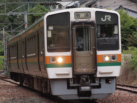 213系普通 飯田線三河川合駅
