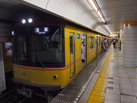 メトロ1000系 メトロ銀座線表参道駅02