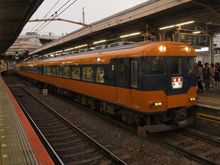 近鉄12200系阪伊乙特急 近鉄大阪線鶴橋駅02