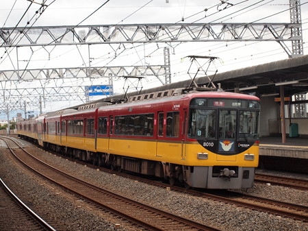 京阪8000系特急 京阪本線西三荘駅03