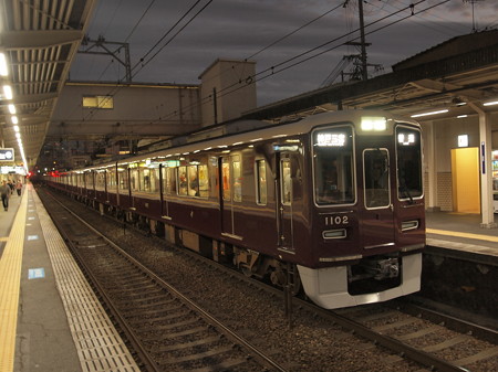 阪急1000系普通 阪急神戸線十三駅02