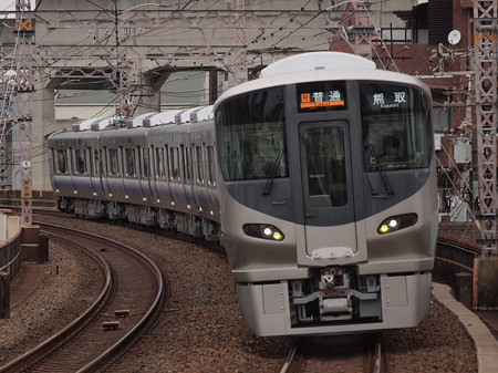 225系普通 阪和線美章園駅02