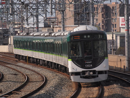 京阪13000系急行 京阪本線西三荘駅