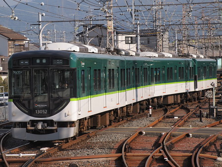 京阪13000系普通 京阪宇治線中書島駅01