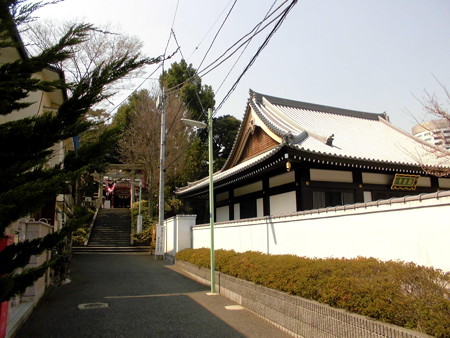 居木神社-01表参道c(右:観音寺)