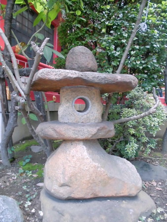 居木神社-14セクシャルな石灯籠