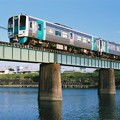 那賀川を渡る普通列車