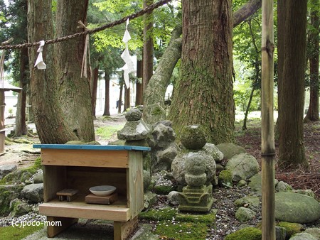 東林寺境内 山の神の祠 P9250086