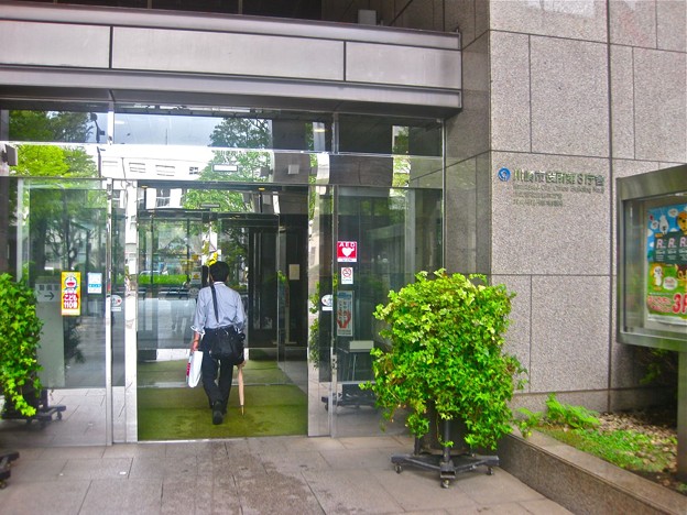 川崎市役所第3庁舎の入口