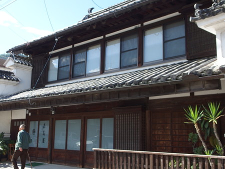 PA256702