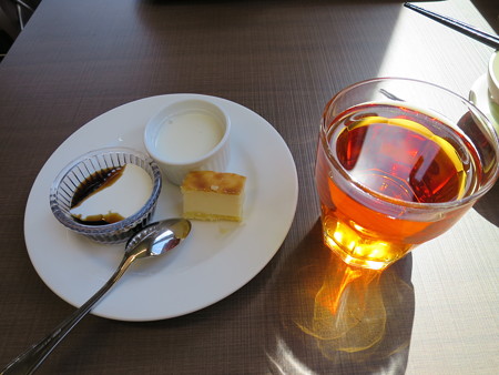 六花の里 ランチビュッフェ コーヒーゼリー、ミルク寒天、ヨーグルトケーキ、ルイボスティー