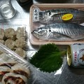 Photos: 東急で北海道展やってたんだ、カブの荷物ケースに入るかな…ってドキドキしながらサッポロクラシック6缶買った。あとは宇都宮餃子と長崎のあじ