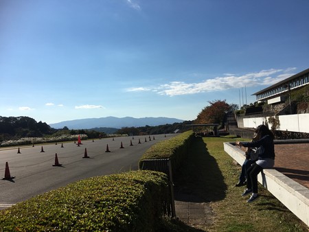 我々は見学~(というか、もし走ったら場違い?邪魔?)