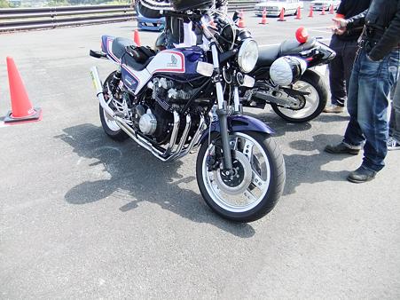 ぷれ(中)さんのCB750FC。
