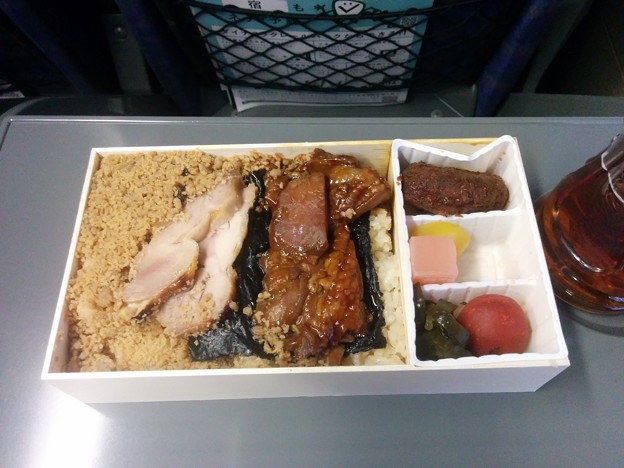 鶏めし弁当の中身
