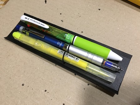 ゴムひもを通す