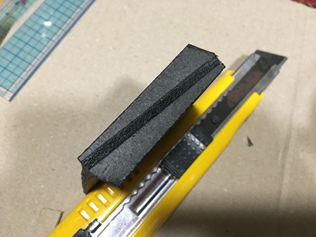 端材で足を追加