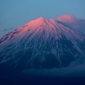 2月18日富士宮市からの夕方富士山～ てっぺんと雲がピンクに～(^ ^)