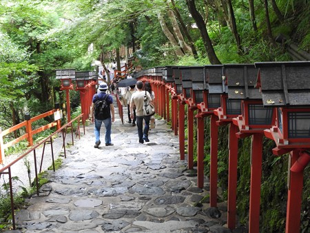 貴船神社 本宮11 灯籠の石段