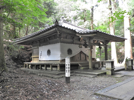 鞍馬寺12 不動堂 最澄一刀三礼の不動明王像が祀られる