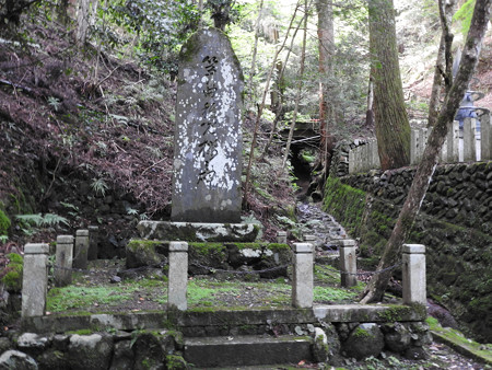 鞍馬寺43 箏曲「稚児桜」の碑