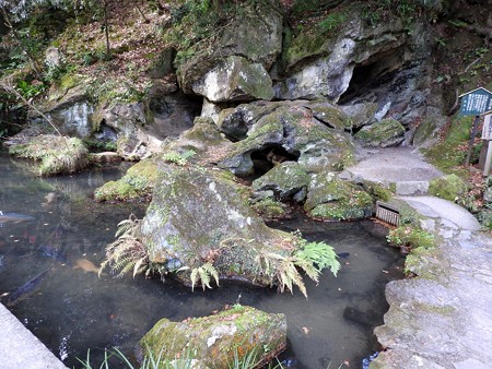 石山寺20 くぐり岩
