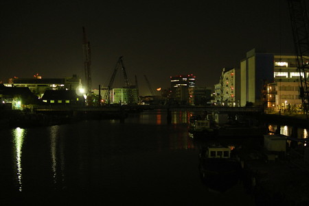 横浜／月と運河