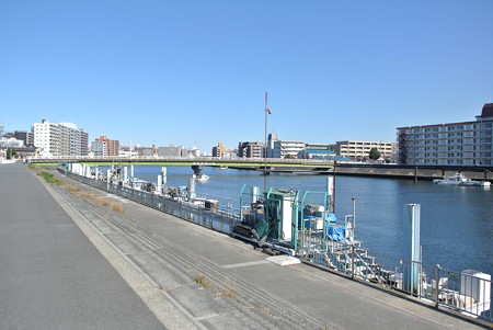 鶴見川右岸