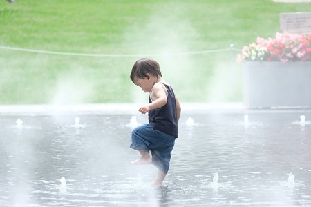 2016.08.03　横浜美術館　噴水で水遊ぶ