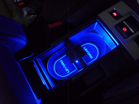 レヴォーグ　埼玉県　ドリンクホルダーＬＥＤ取付