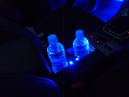 レヴォーグ　埼玉県　ドリンクホルダーＬＥＤ取付１