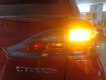 レクサスＣＴ２００ｈ　愛知県　ウインカーＬＥＤ交換　リア