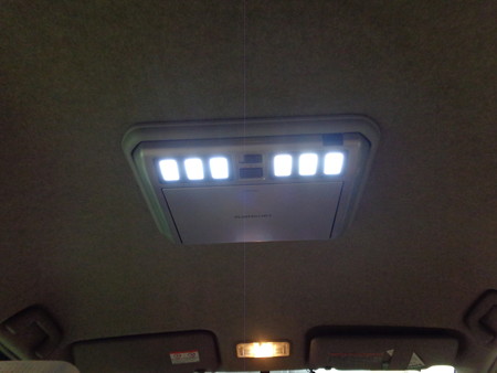 アイシス　フリップダウンモニター取付