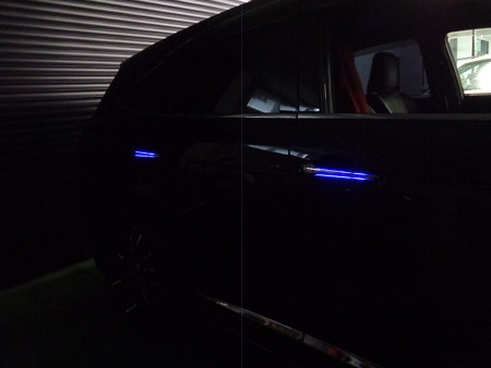 ハリアー　埼玉県　ドアハンドルラインＬＥＤ取付　ブルー２