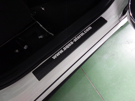 トヨタＡＱＵＡ　ドアステップ傷防止フィルム