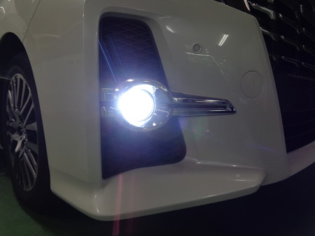 アルファード３０　フォグＨＩＤ取付