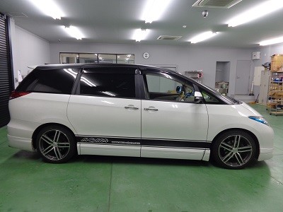 エスティマ　カーボンシート施工　サイドデカール400