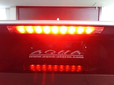 ハリアー６０系　ハイマウントストップランプ　スモークフィルム貼り込み後　ブレーキ点灯時