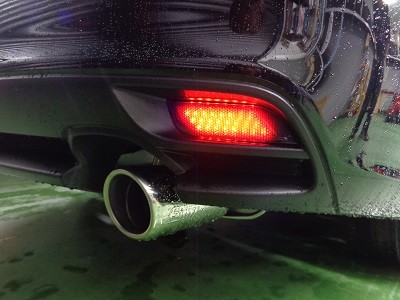 レヴォーグＳＴＩ　神奈川県　リアバンパーリフレクタースモークフィルム施工後　ＬＥＤ点灯時