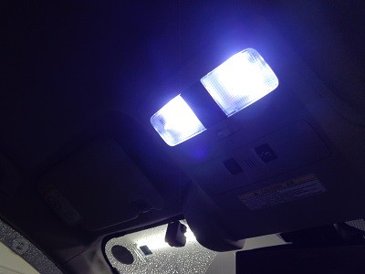 レヴォーグＳＴＩ　神奈川県　ルームランプＬＥＤ交換