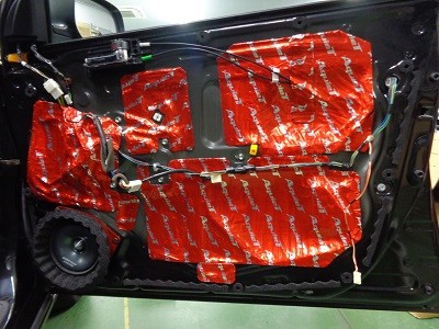 アベンシス　デッドニング施工　右