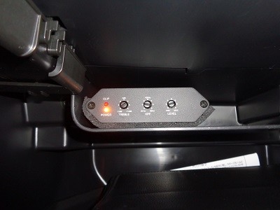 ボルボＶ４０　レイヤードサウンド取付　アンプ400