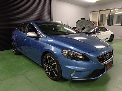 ボルボＶ４０　レイヤードサウンド取付400