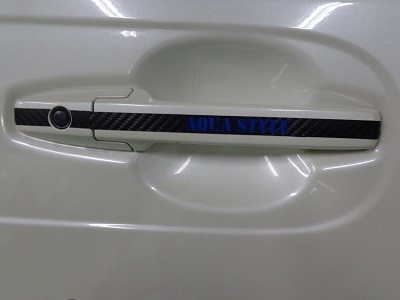 ドアハンドルカーボンシート　ＡＱＵＡＳＴＹＬＥロゴ　ロゴカラー　ブルー400